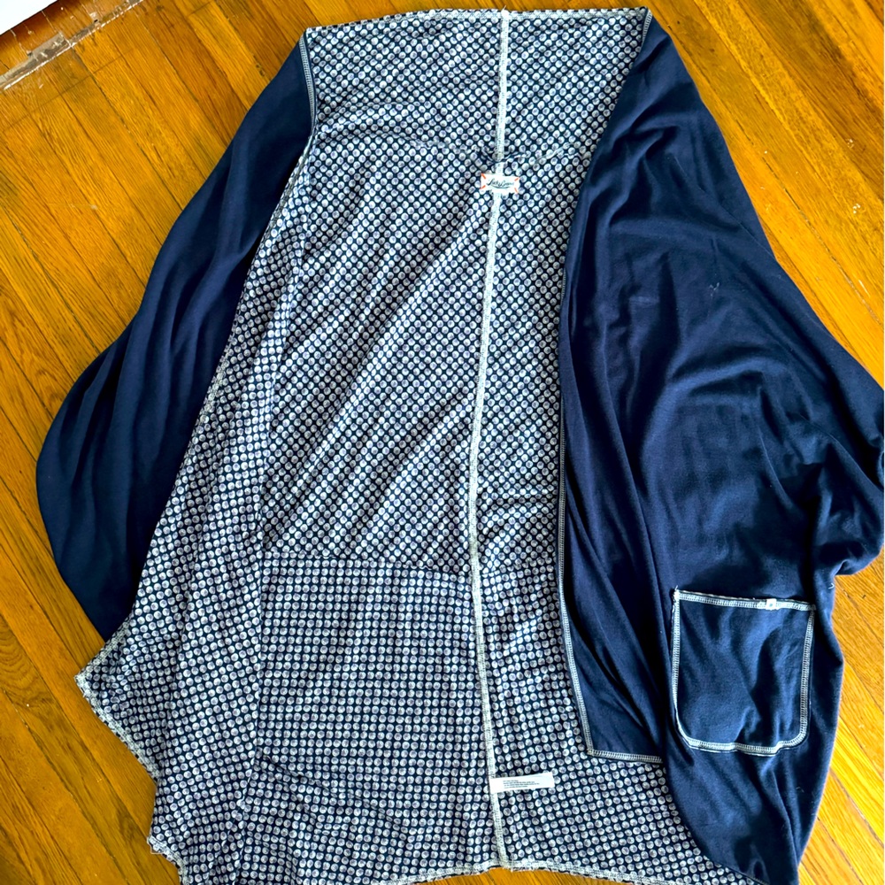 Lucky Brand Live in Love Navy 100% Heavy Cotton Reversible Large Wrapp